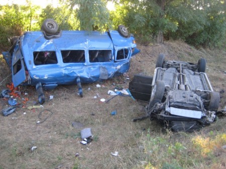 В автокатастрофе под Кременчугом травмировано 11 людей, среди них двое детей