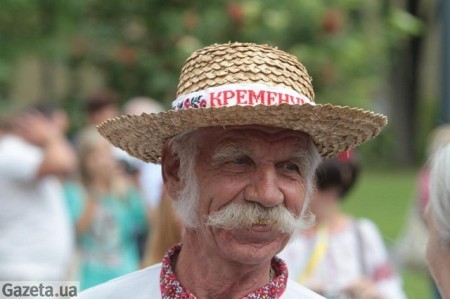 Кременчужане поучаствовали в столичном параде вышиванок