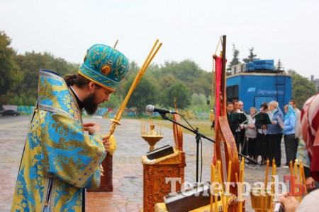 В Кременчуге праздник Успения на площади Победы отметили верующие УПЦ КП