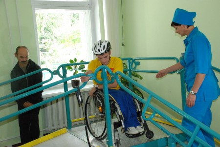 В Автозаводском терцентре создана площадка для обучения инвалидов-колясочников езде по городу