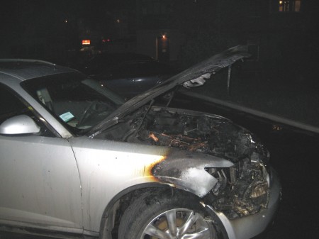 В Полтаве депутату горсовета сожгли автомобиль Infiniti-FX35