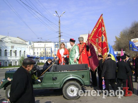 «Україна понад усе» - казаки и их последователи прошлись по центру Кременчуга