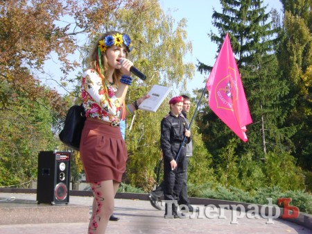 «Україна понад усе» - казаки и их последователи прошлись по центру Кременчуга