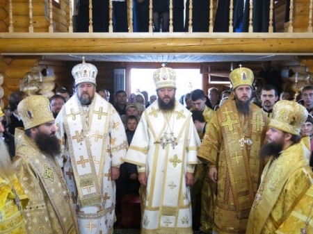 В Комсомольске в духовной семинарии освятили храм в честь Трёх Святителей