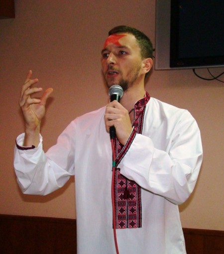 "Гопник с Раковки" читал стихи, другой поэт разделся до трусов - первый литературный фестиваль в Кременчуге