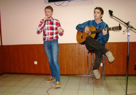 "Гопник с Раковки" читал стихи, другой поэт разделся до трусов - первый литературный фестиваль в Кременчуге