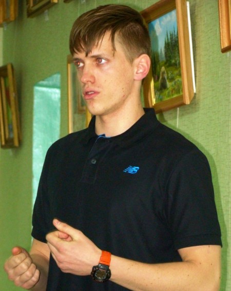 "Гопник с Раковки" читал стихи, другой поэт разделся до трусов - первый литературный фестиваль в Кременчуге