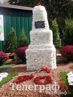 Победительницей кременчугского «Парада цветов-2013» стала цветочная корова