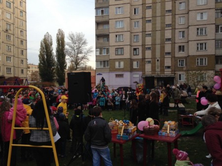 В Кременчуге на Молодежном открыта детская площадка