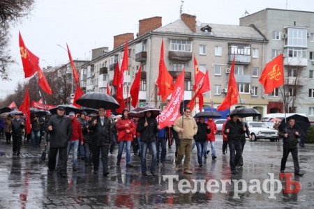 7 ноября: в Кременчуге прошел 10-минутный митинг под дождем