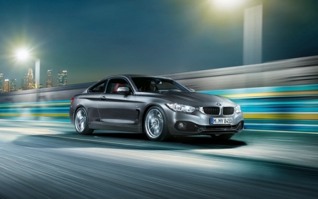 В Кременчуге презентуют "третье поколение" BMW X5 и BMW 4 серии купе