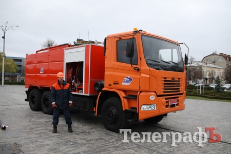 Депутатам Кременчугского горсовета показали коммунальную чудо-машину
