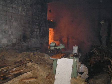 В Кременчуге за день горели лесопилка и здание с кучей мусора