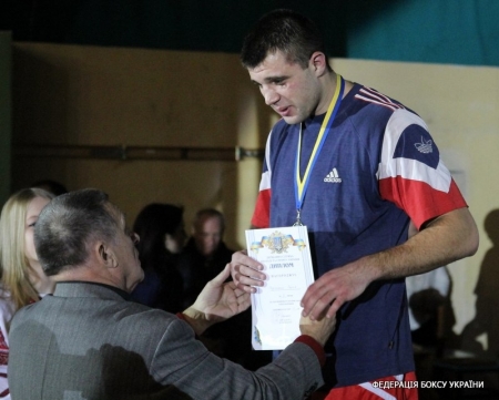 Кременчугские боксеры завоевали "золото" и "серебро" на чемпионате Украины