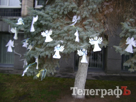 В Кременчуге провели акцию «Ангелы Майдана» и спели колядки