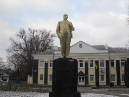 На Полтавщине восстановили поврежденный памятник В.И. Ленину