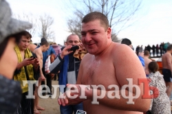 Кременчужане на Крещение святили воду и купались в Днепре