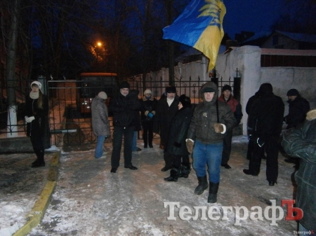 Активисты кременчугского «Майдана» не дали выехать автобусу с милицией в Полтаву