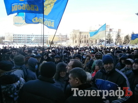 В Кременчуге активисты «Майдана» пытались войти в мэрию и взять ее под свою охрану