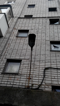 Дом слепых фонарей и разбитых окон