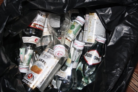 Кременчужанка продавала сомнительную водку по 10 грн за пол-литра