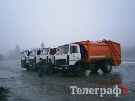 Кременчугским коммунальникам купили четыре новых мусоровоза