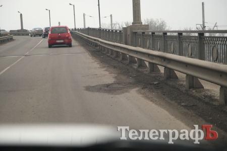 На Крюковском мосту «пробка» из-за ремонта асфальта