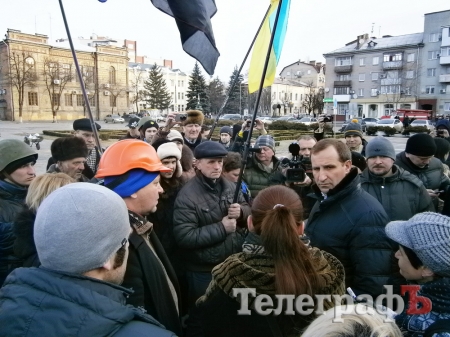 Члены кременчугского «Майдана» с утра пикетировали горисполком