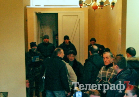 «Правый сектор» сегодня заблокировал выезды с Автозаводского райисполкома