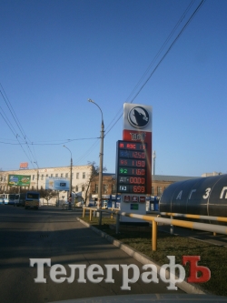 В Кременчуге доллар подешевел, а бензин — нет