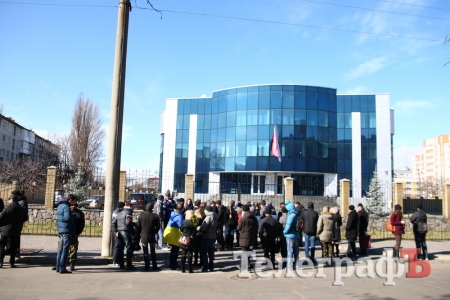 «Правый сектор» пикетировал ТК «Визит», требуя отключить российские каналы