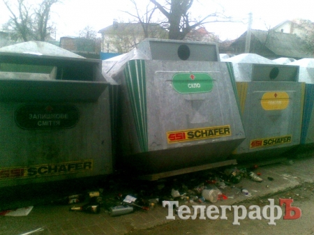 В Кременчуге бомжи научились красть бутылки из специальных контейнеров