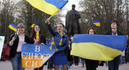 Большинство украинцев выступают за унитарную Украину