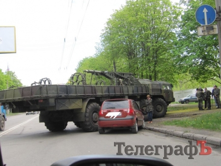 В Кременчуге столкнулись «хюндайчик» и артиллерийская машина