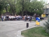 Возле фонтана в Октябрьском сквере молятся за Украину