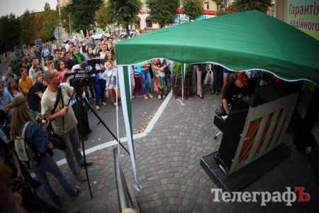 В Кременчуге на уличном пианино появятся рисунки, посвященные 9 Мая