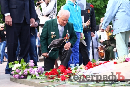 9 Мая в Кременчуге: возложение цветов к Мемориалу «Вечно Живым»