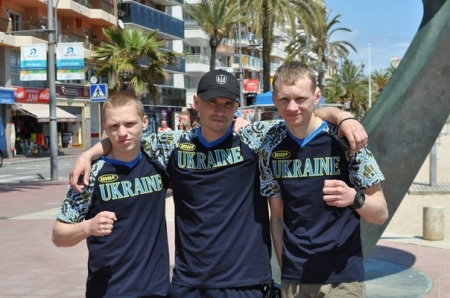 Кременчугские кикбоксёры привезли комплект наград с чемпионата мира