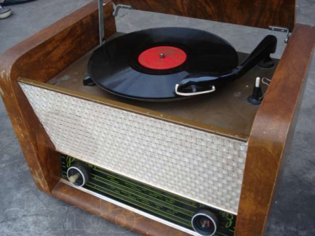 Какие раритеты кременчужане продают в сети