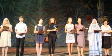 В Кременчуге талантливым детям раздали денежные призы