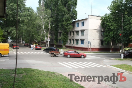 ФОТОФАКТ: В Кременчуге на дороге возле школы №19 хаос