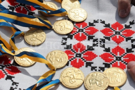 Вручение медалей кременчугским выпускникам перенесено в ГДК