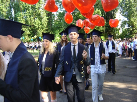 В Кременчуге прозвенел последний звонок-2014!