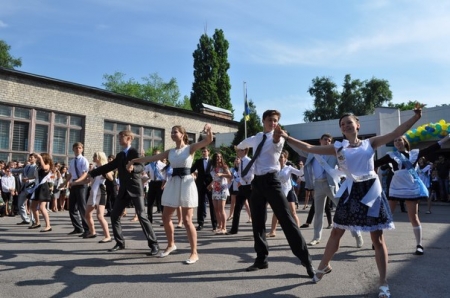 В Кременчуге прозвенел последний звонок-2014!