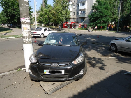 На Троицу в Кременчуге «жёстко поцеловались» две иномарки