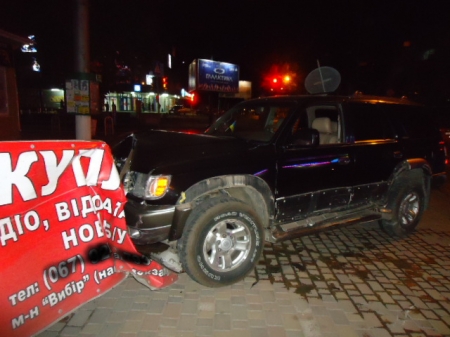 9 июня в Кременчуге автомобили врезались в столбы, ограждения и друг в друга