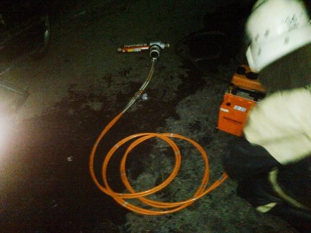 В Кременчуге  Mercedes врезался в столб - есть пострадавший