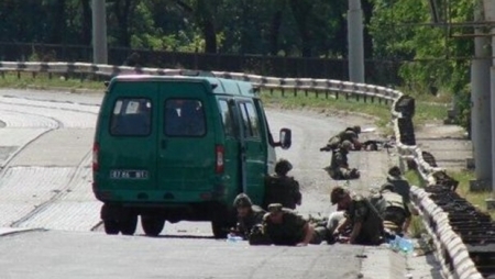 В Мариуполе расстреляли авто пограничников, 5 военных погибли