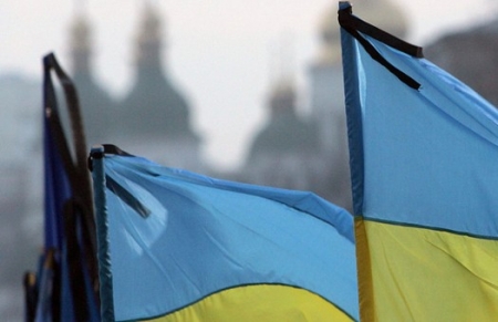 Кременчужан просят 15 июня приспустить государственные флаги