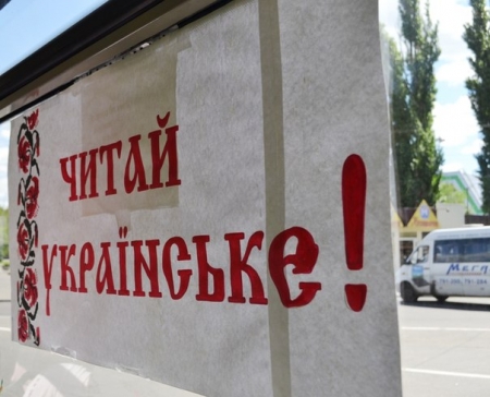 По Кременчугу ездит патриотический "Читающий троллейбус"